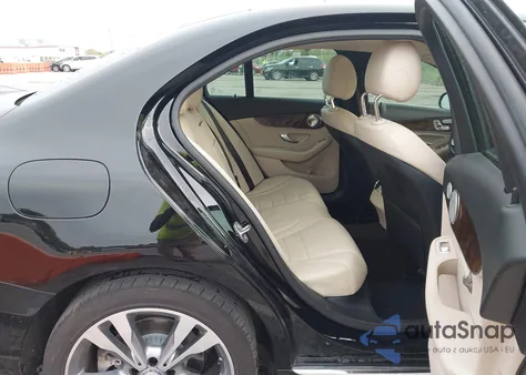 2017 Mercedes-Benz C 300 из США, поврежденный, VIN 55SWF4JB2HU197328